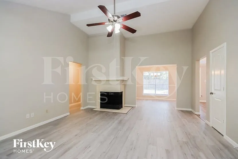 3 bed, 2.0 bath, 1500 sqft, $2,000 — Photo 3
