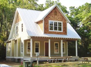 1048 Village Oaks Ln, Saint Simons Island, GA 31522