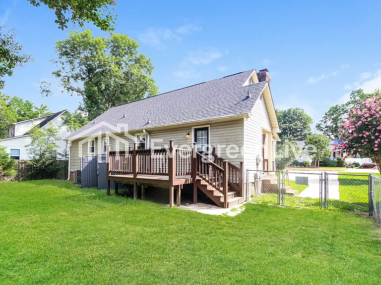 113 Court Dr — Photo 14