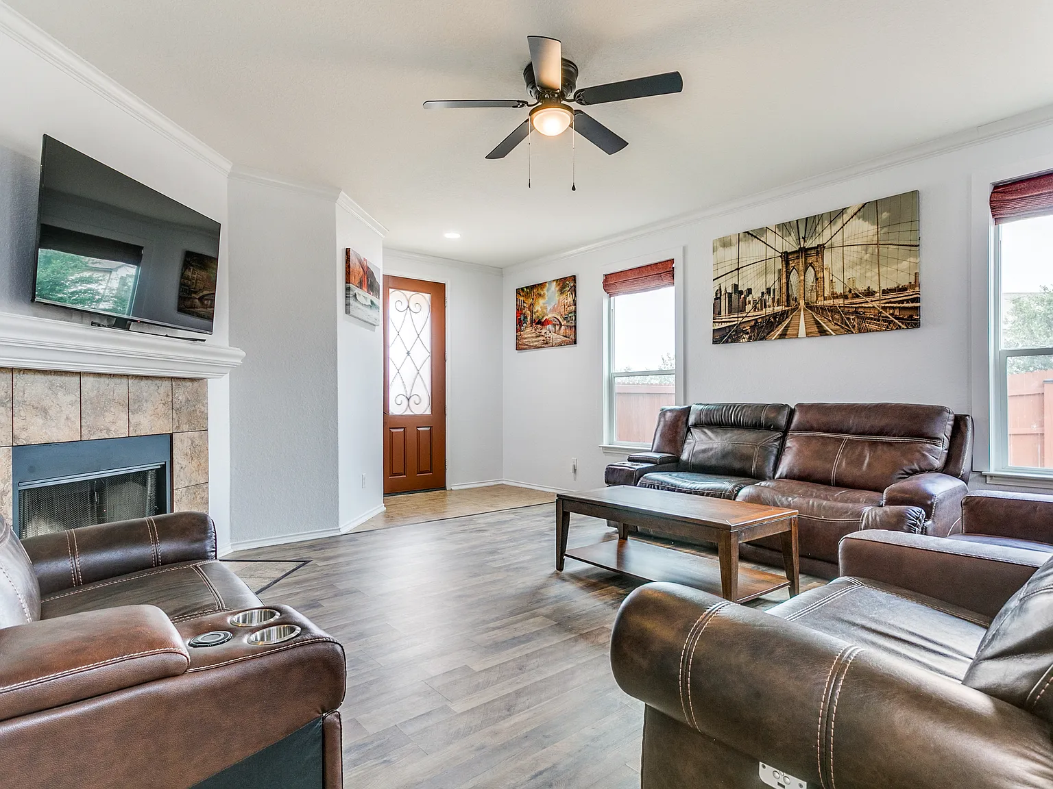 3 bed, 1909 sqft, $2,400 — Photo 3
