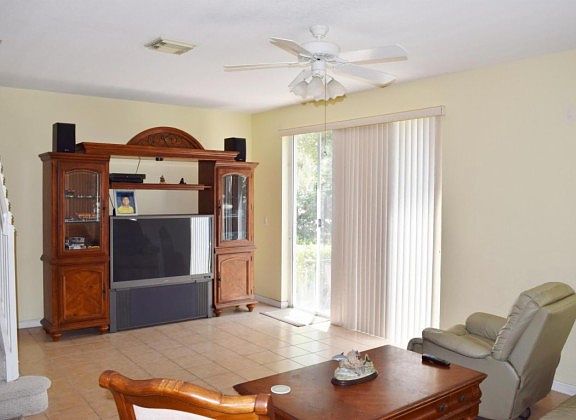 4th image of 2802 S Evergreen Cir