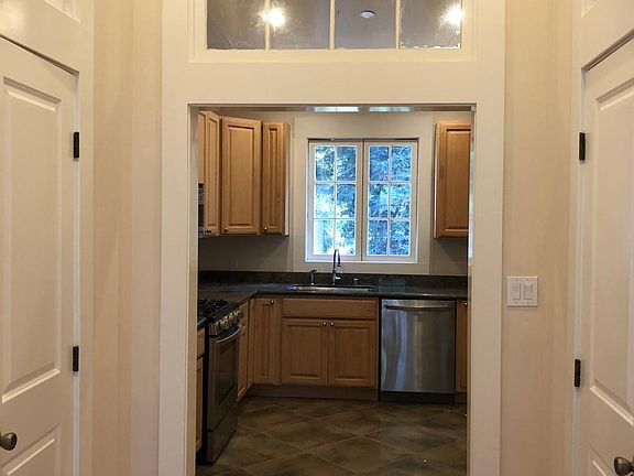 4th image of 284 Athol Ave