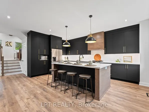 168 Berczy St, Barrie, ON L4M 3R6