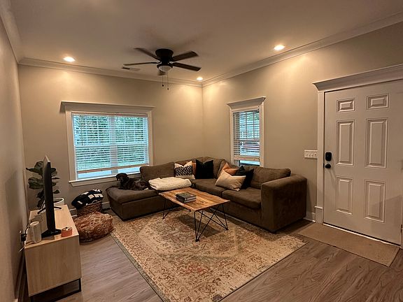 2nd image of 2900 Woods Pl