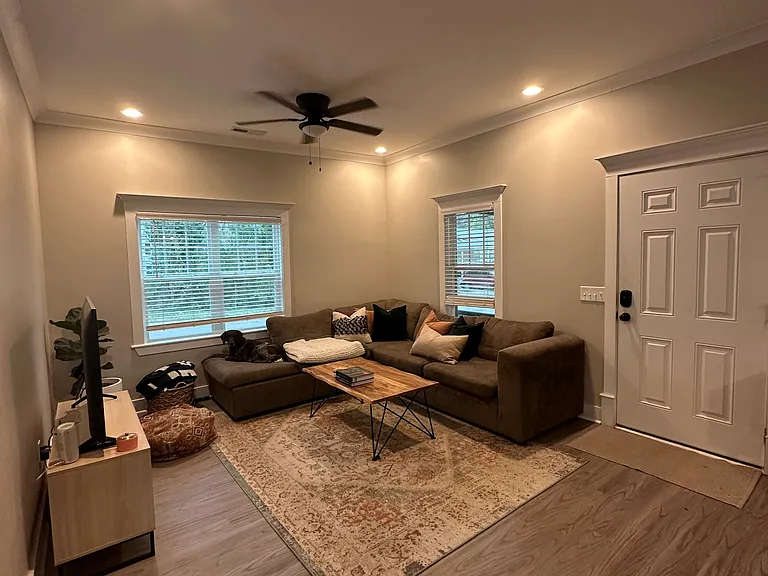 2900 Woods Pl — Photo 2