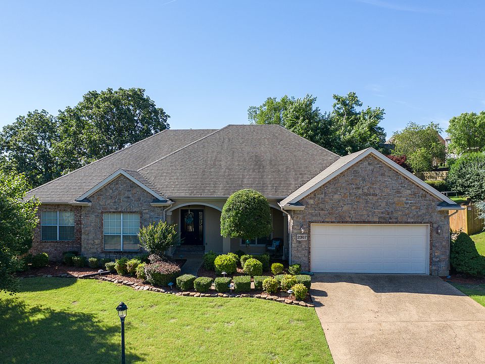 1st image of 2307 Parkway Ln