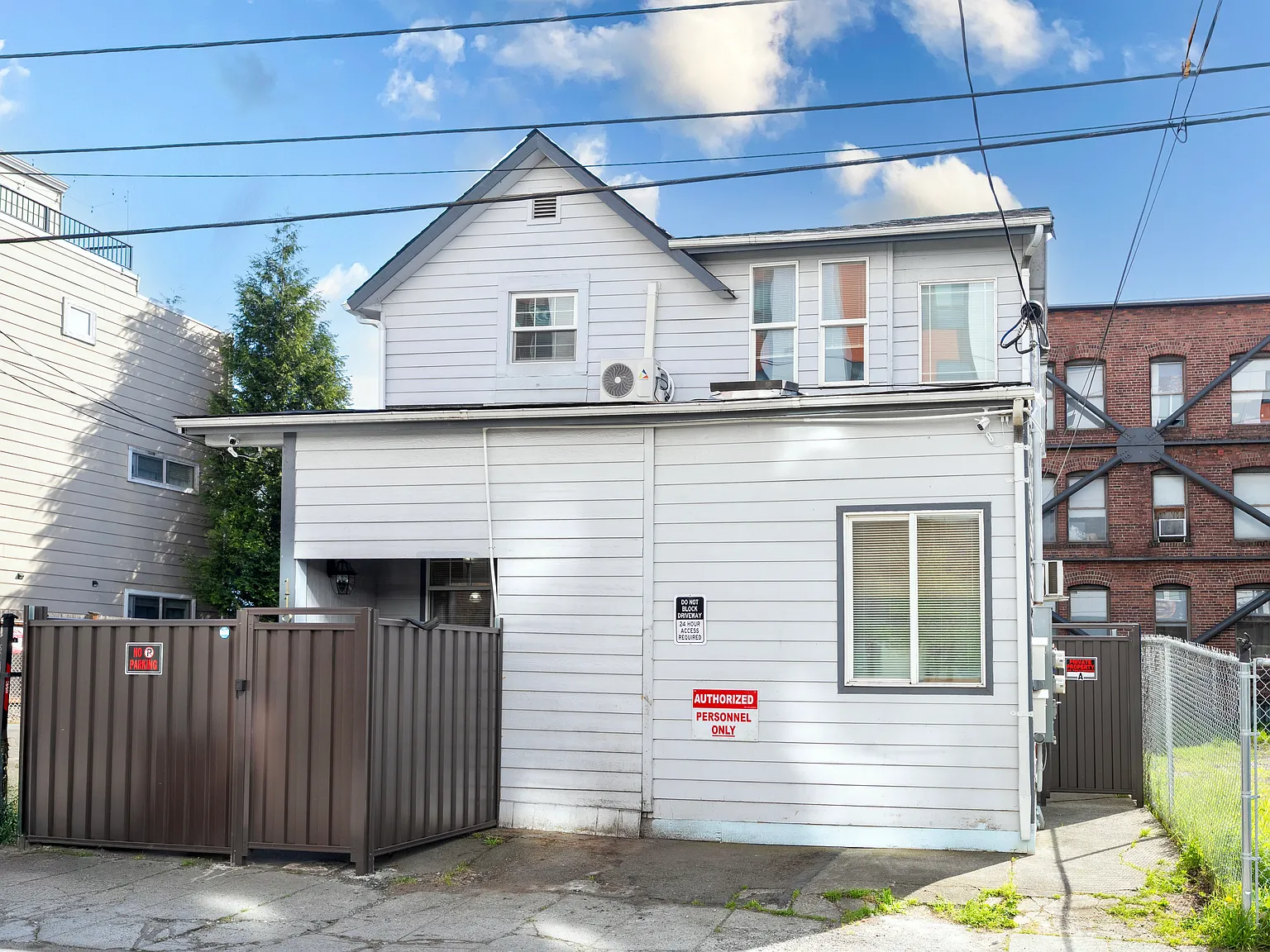 3 bed, 882 sqft, $3,250 — Photo 1