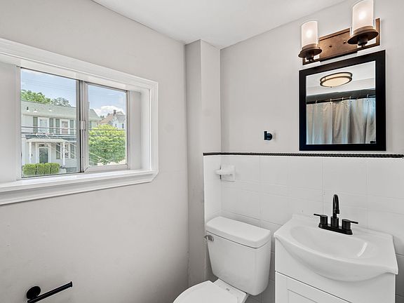2nd image of 816 1st St