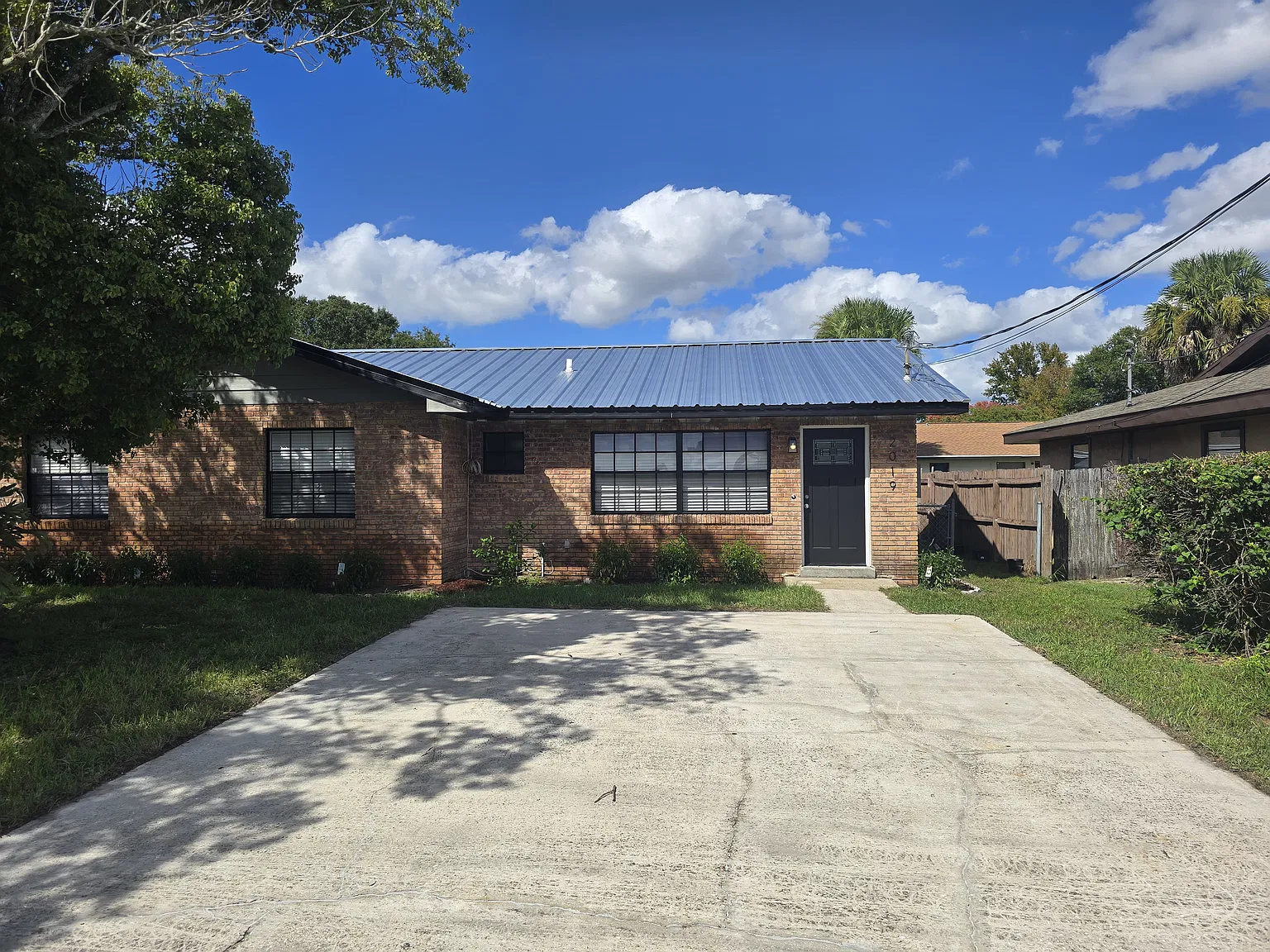 2 bed, 1000 sqft, $1,600 — Photo 1