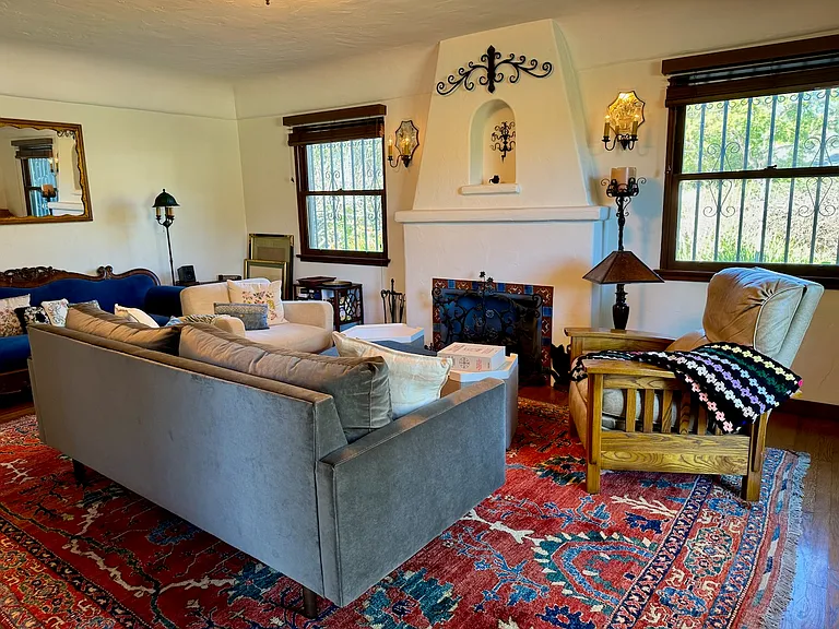 Living Room with fireplace