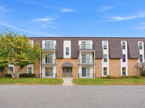 2 Shadowbrook Ln APT 51, Milford, MA 01757