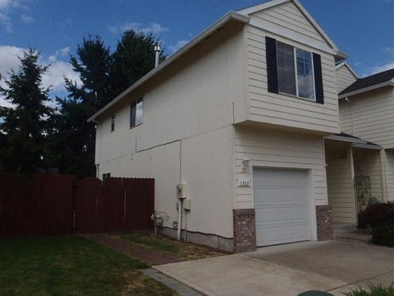 3rd image of 1383 NE Birkshire Ct