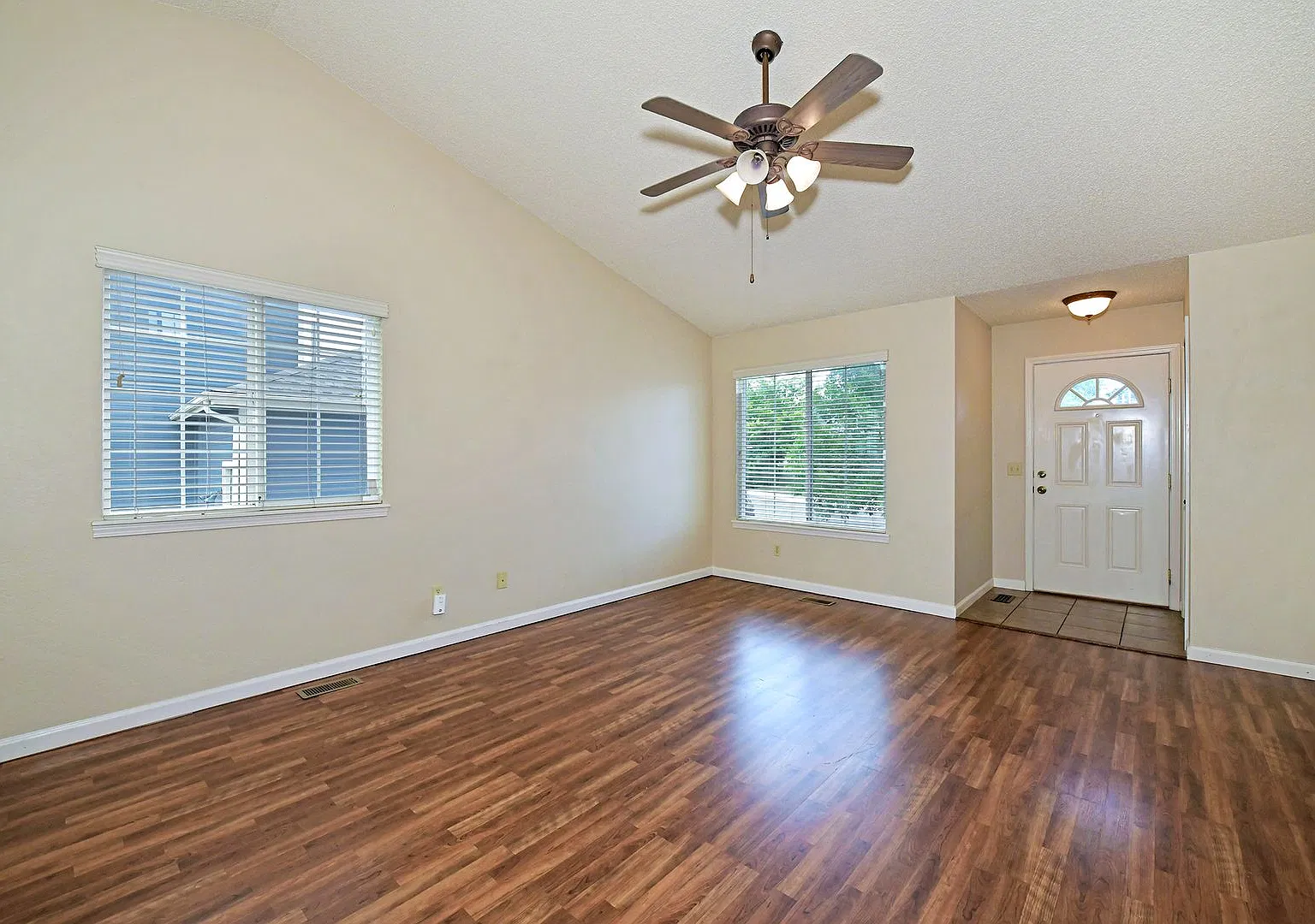 Pp Views Plus A/C! 3bd/2ba Home Backs To Open Space! — Photo 4