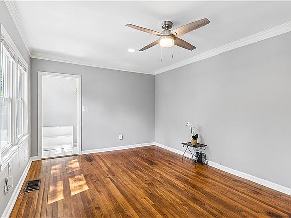 4th image of 2270 1st Ave NE