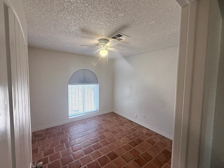 7137 W Colter St — Photo 14