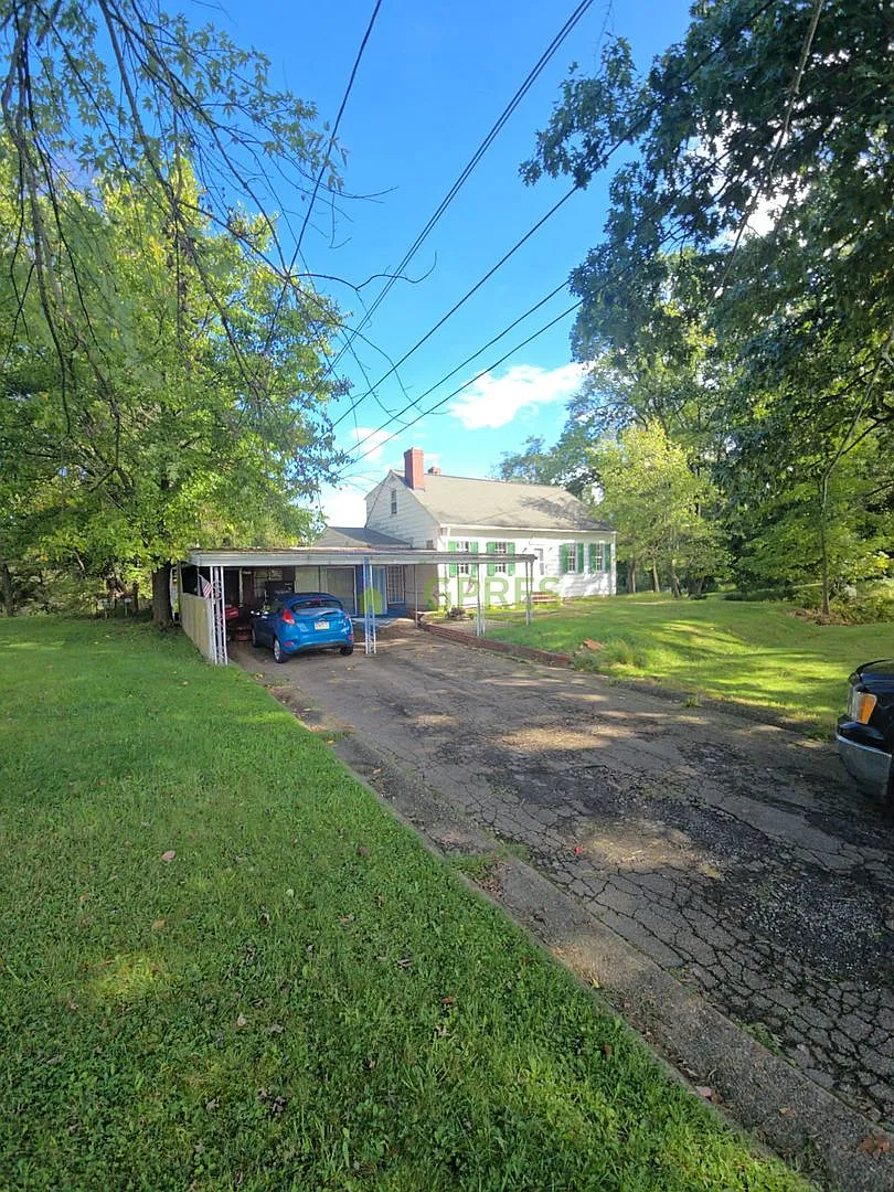 4-Bedroom House in the Hampton school district — Photo 1