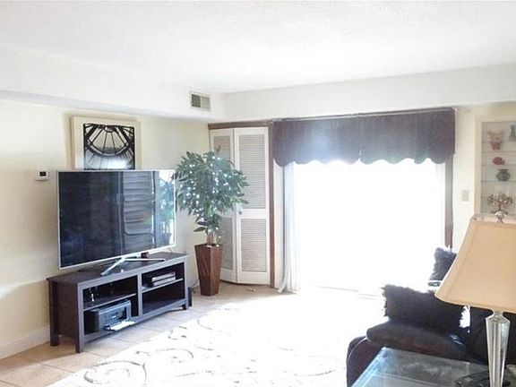 4th image of 1106 Twin Circle Dr Unit 1106