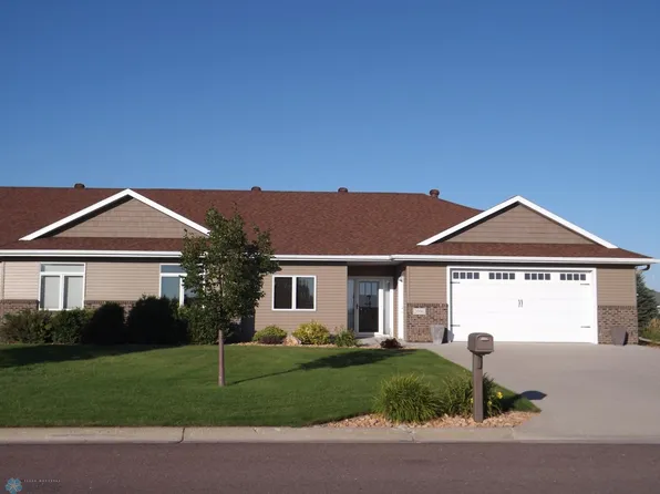 2006 Woodland Dr, Wahpeton, ND 58075