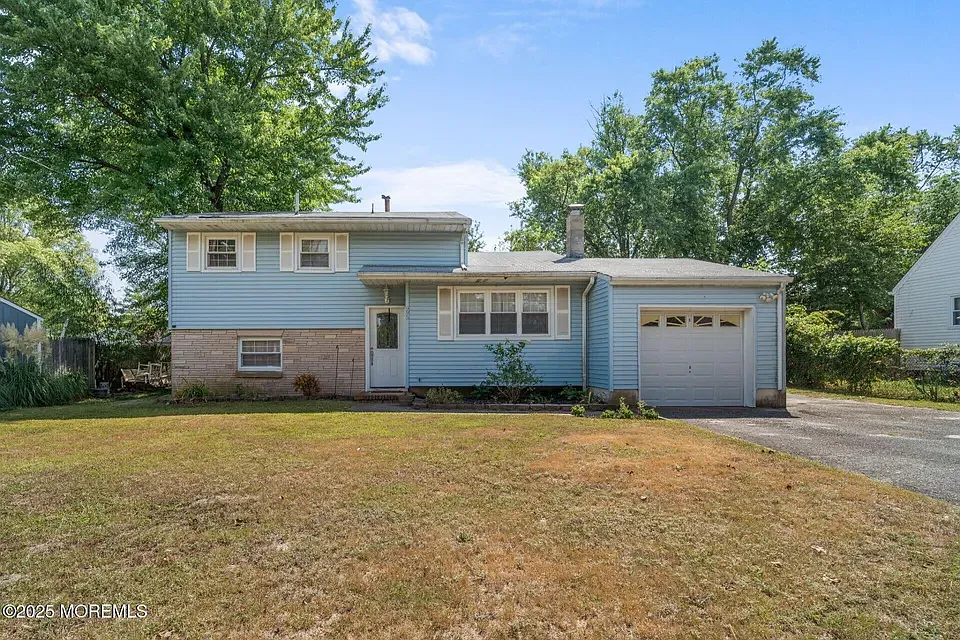 995 Hunt Dr