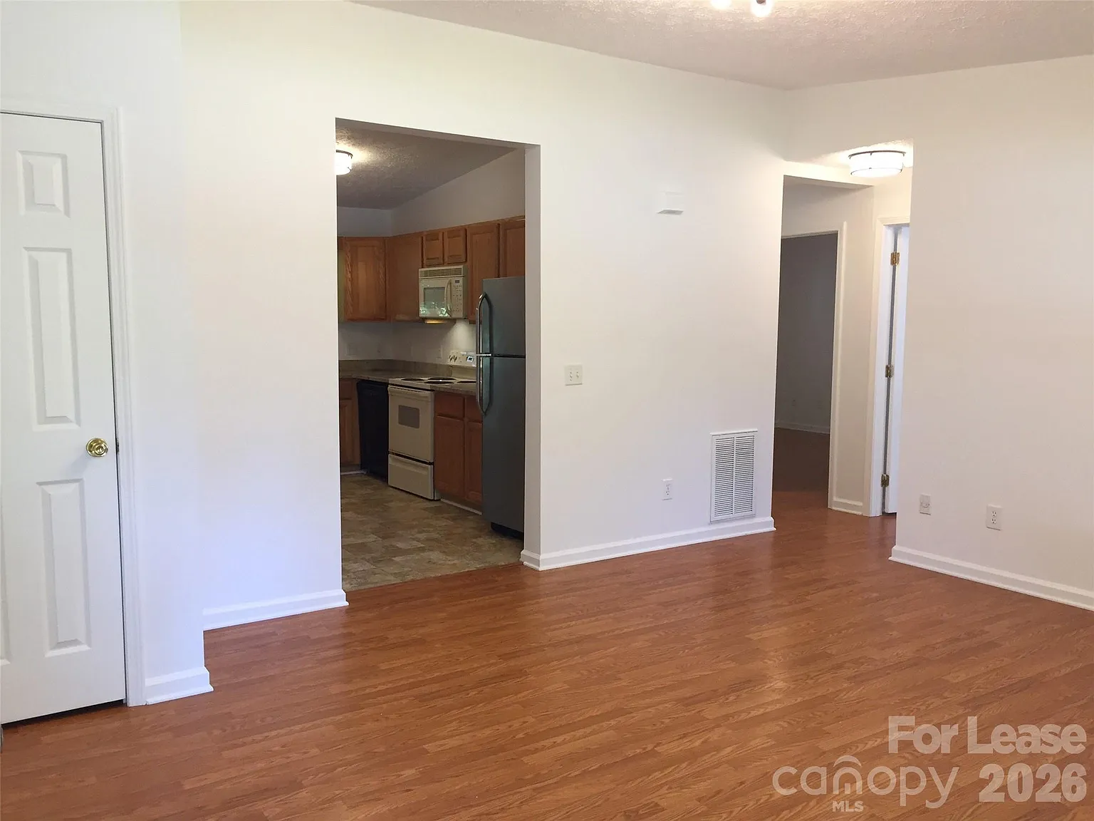 2 bed, 1.0 bath, 900 sqft, $1,650 — Photo 4