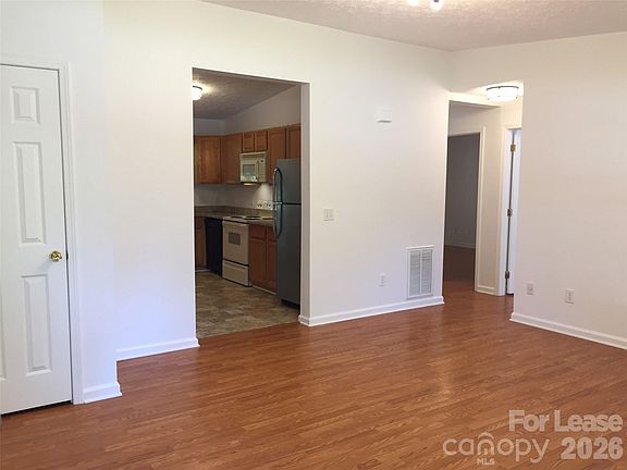 4th image of 3B Fielding St