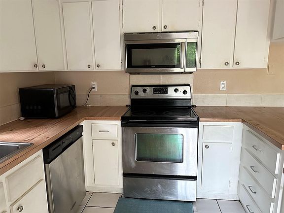 3rd image of 2530 NW 99th Avenue