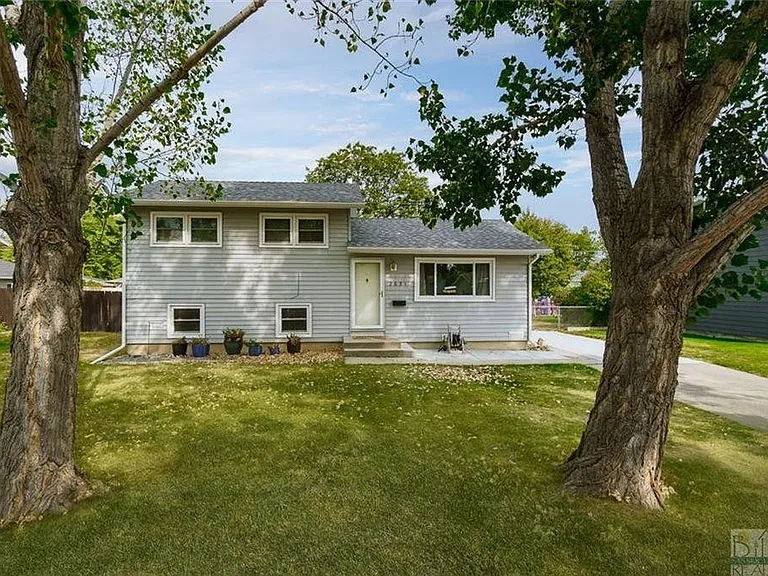 2631 Howard Ave — Photo 1