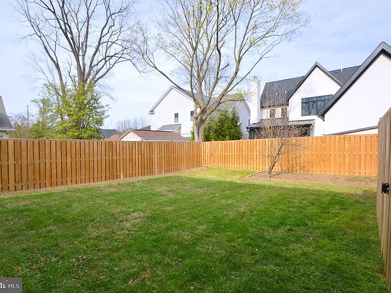 2441 N McKinley St — Photo 22
