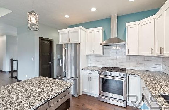 5th image of 4211 W Mills St