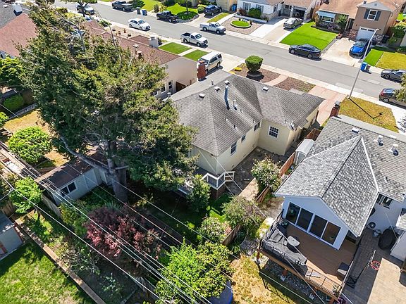 3rd image of 750 Magnolia Ave