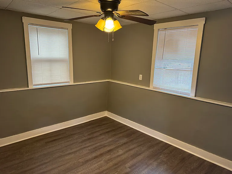 121 E Chestnut St — Photo 15