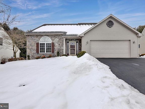 5th image of 110 S Cacoosing Dr