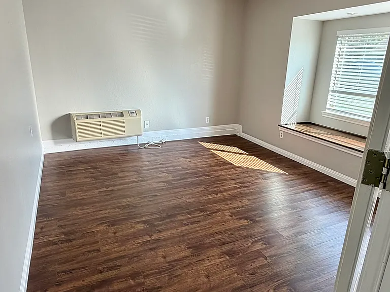 1803 Redbud Cir — Photo 16