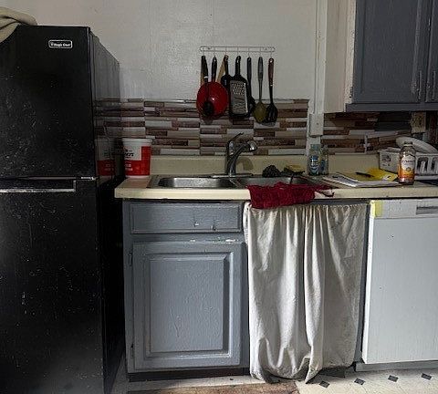 5th image of 115 E Bloomfield St