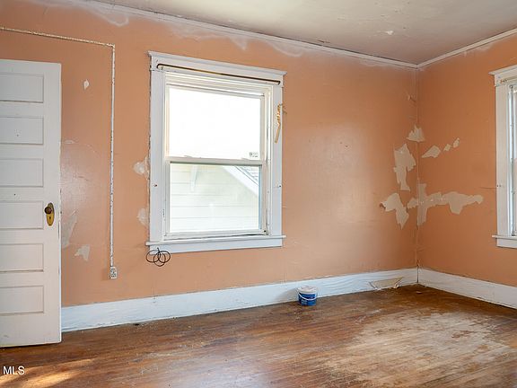 5th image of 405 Bedford Road