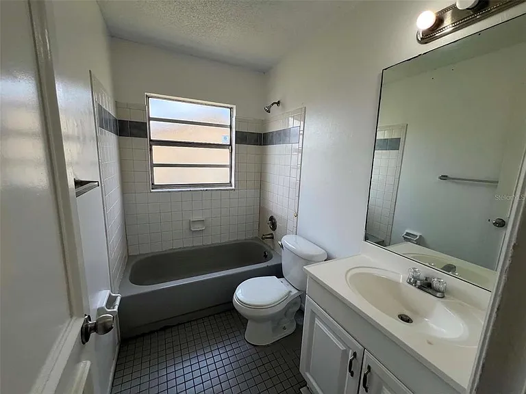 1109 Woodman Way — Photo 8