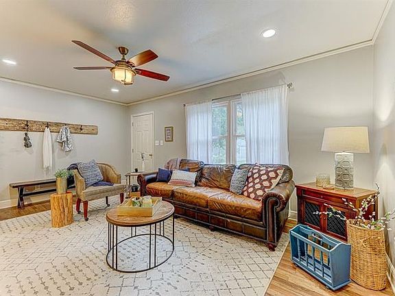 4th image of 236 Charles Ave