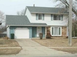 718 Orchard Dr, Cedar Falls, IA 50613