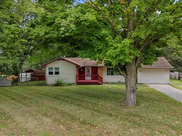 6891 Somerset Dr, Brighton, MI 48116