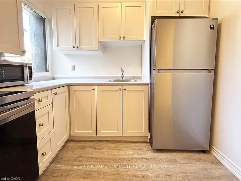 76 Wentworth St S #2 — Photo 9