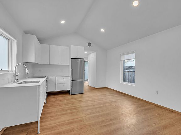 5th image of 36123 La Salle Dr