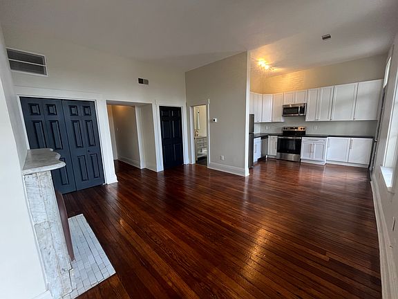 3rd image of 529 Liberty Hl APT B2