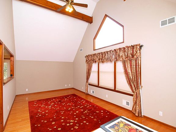 4th image of 143 Leghorn Ave