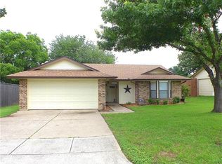 2421 Palo Alto Dr, Arlington, TX 76015