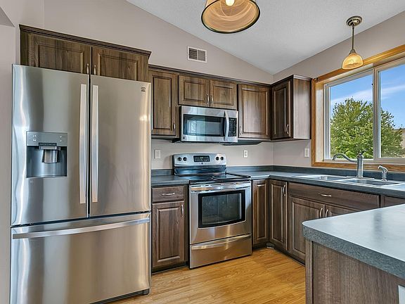 3rd image of 6612 Yosemite St