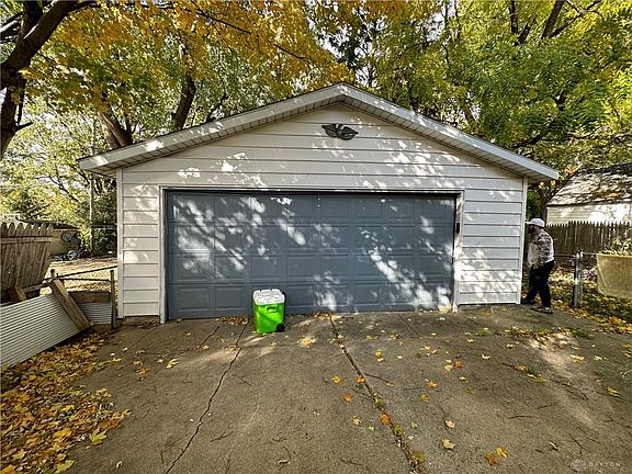 2nd image of 1845 Rainbow Dr