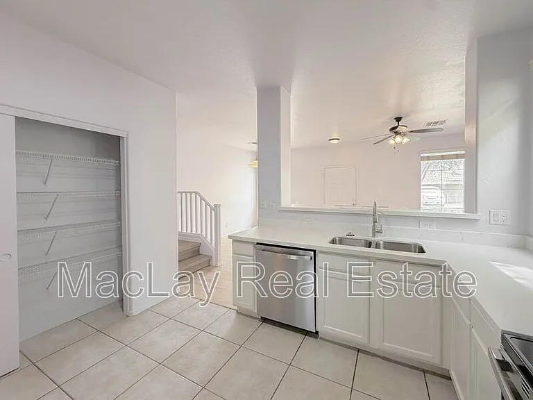 5216 W Albeniz Pl — Photo 6
