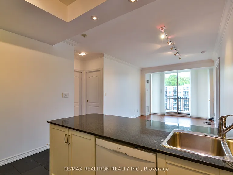 28 William Carson Cres #804 — Photo 15