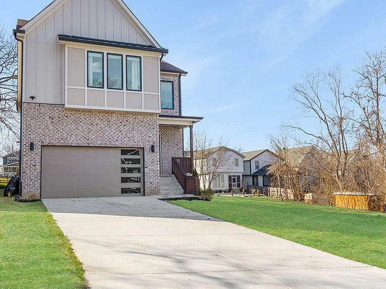2027 Rosemary Ln — Photo 2