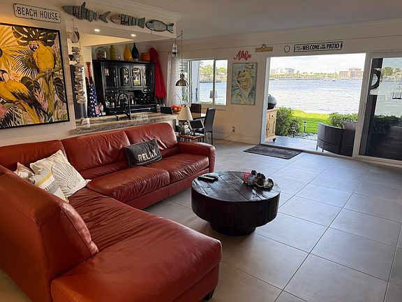 3rd image of 1201 S Riverside Dr APT 106